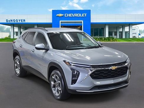 Used 2024 Chevrolet Trax LT image 3