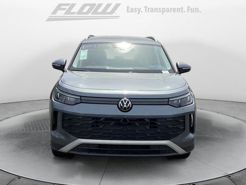 Used 2025 Volkswagen Tiguan S w/ 18" Wheel Package FWD image 2
