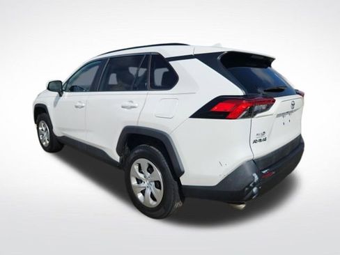 Used 2019 Toyota RAV4 LE FWD image 3