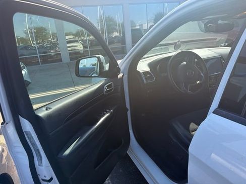 Used 2019 Jeep Grand Cherokee Altitude AWD/4WD image 6