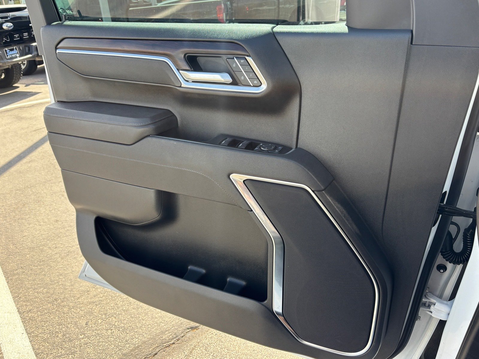 Used 2026 GMC Sierra 1500 SLT AWD/4WD image 11