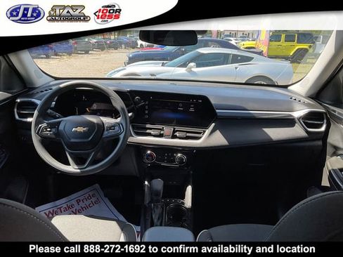Used 2025 Chevrolet TrailBlazer LT AWD/4WD image 13
