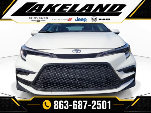 Used 2025 Toyota Corolla SE FWD image 2