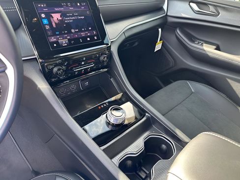 New 2025 Jeep Grand Cherokee Altitude image 35