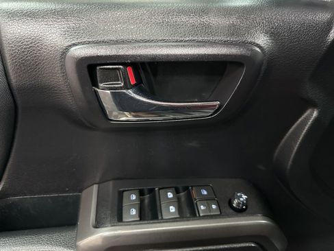 Used 2020 Toyota Tacoma TRD Off-Road w/ Technology Package AWD/4WD image 18