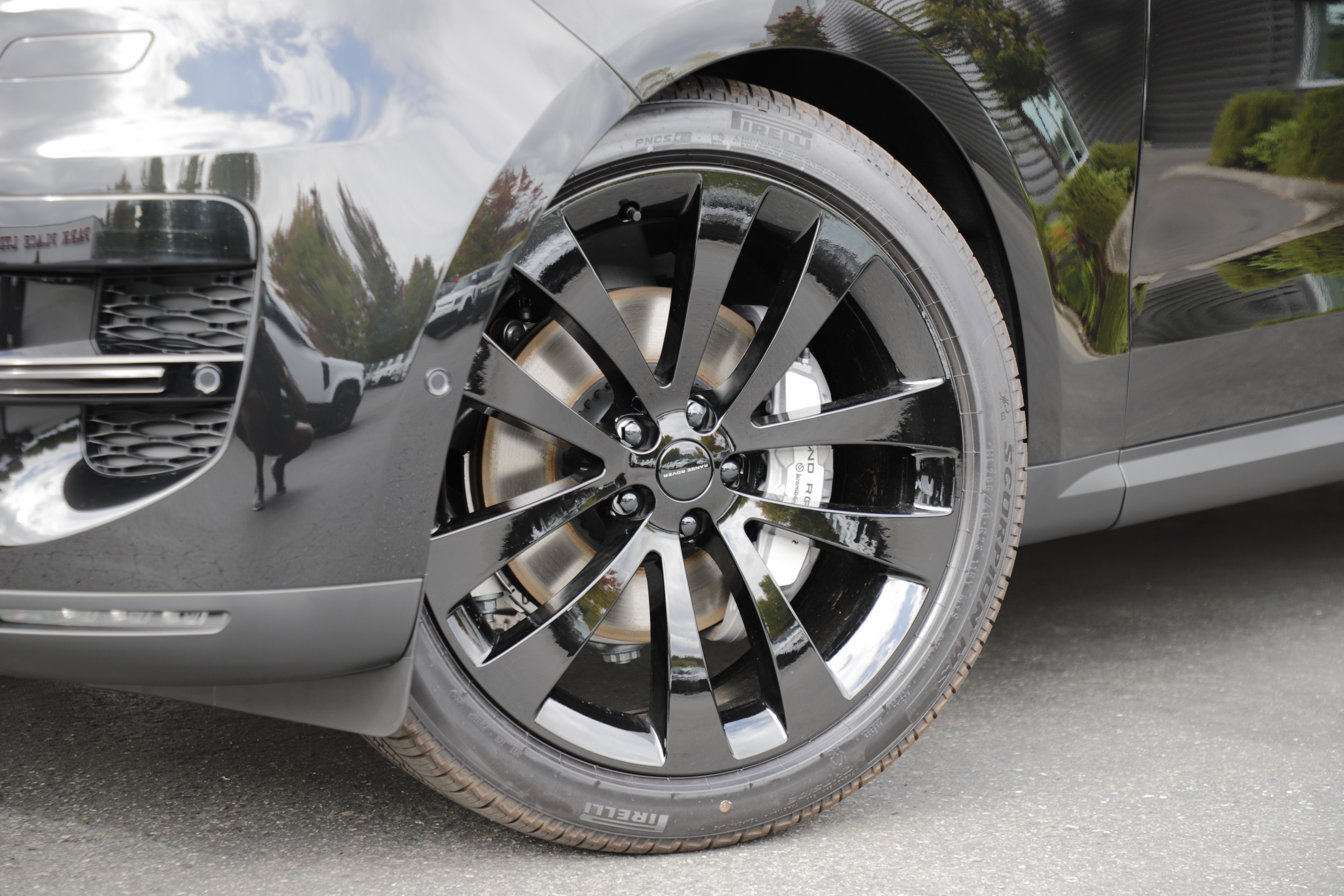 New 2026 Land Rover Range Rover Sport SE AWD/4WD image 2
