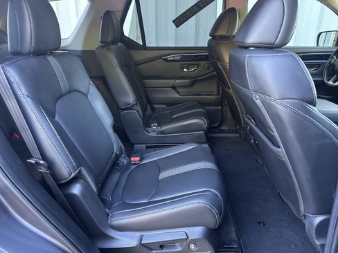 Used 2024 Honda Pilot Touring image 15
