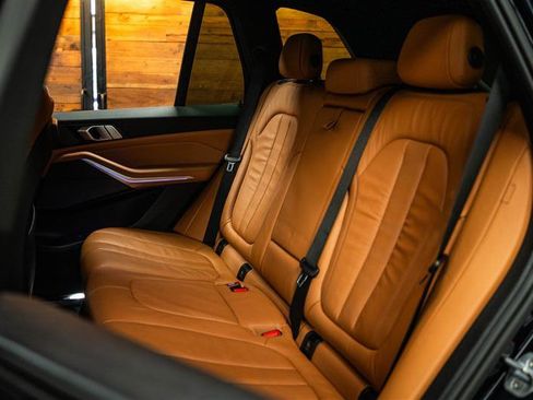 Used 2019 BMW X5 xDrive40i w/ M Sport Package image 12