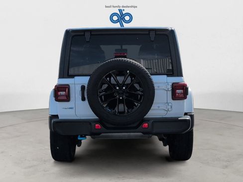 Used 2023 Jeep Wrangler Sahara w/ Cold Weather Group image 8