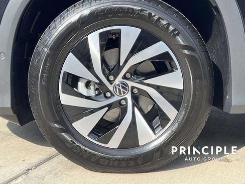 Used 2026 Volkswagen Tiguan S FWD image 5