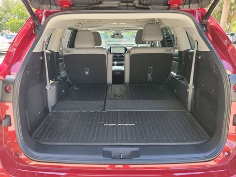 Used 2023 Toyota Highlander Limited FWD image 7