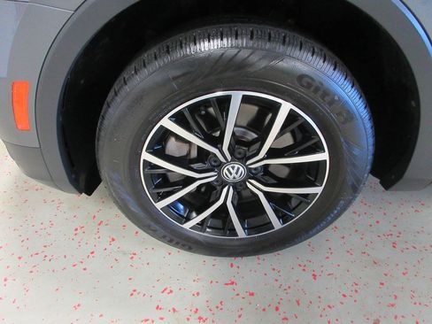 Used 2021 Volkswagen Tiguan SE AWD/4WD image 29