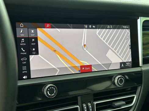 Used 2023 Porsche Macan S image 17