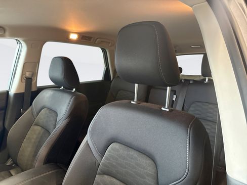 Used 2025 Nissan Pathfinder SV AWD/4WD image 10