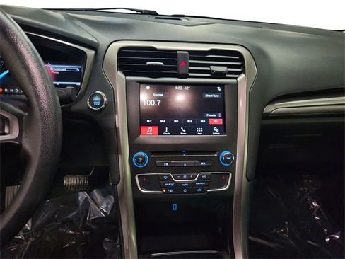 Used 2018 Ford Fusion SE w/ Fusion SE Technology Package image 34