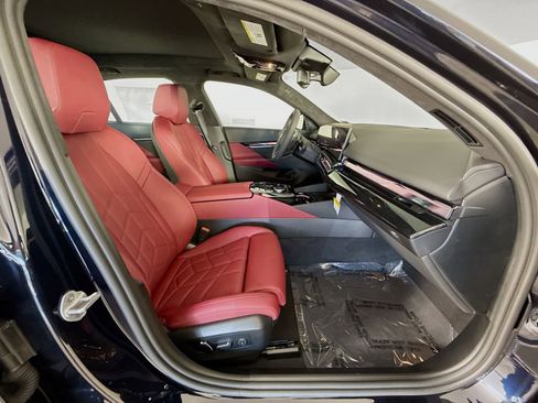 New 2026 BMW 550e xDrive AWD/4WD image 30