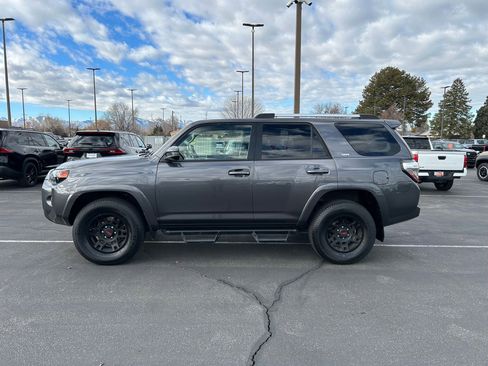 Used 2020 Toyota 4Runner SR5 image 2