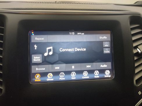 Used 2019 Jeep Cherokee Latitude w/ Cold Weather Group FWD image 25