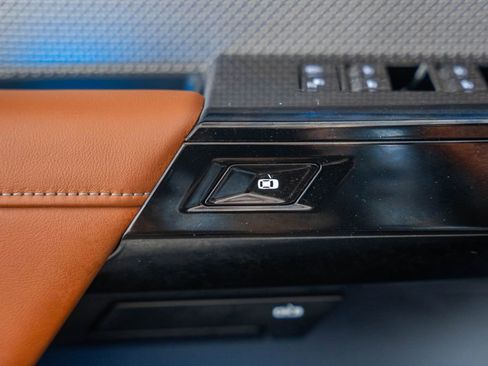 Used 2025 BMW 750e xDrive AWD/4WD image 42