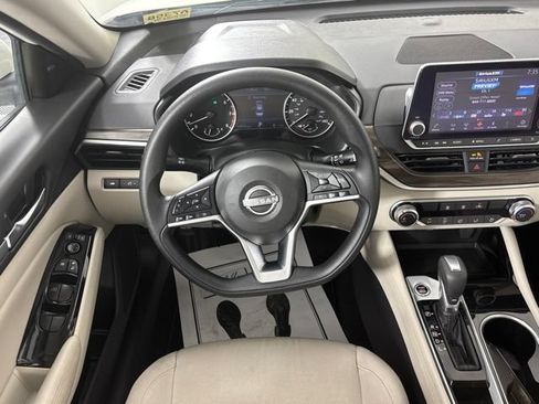 Used 2023 Nissan Altima 2.5 SV FWD image 30