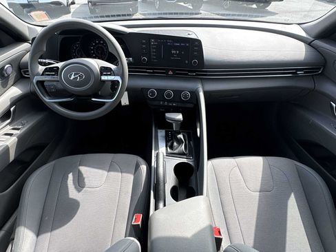 Used 2023 Hyundai Elantra SE FWD image 18