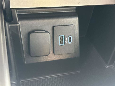 Used 2020 Ford Explorer Limited image 28