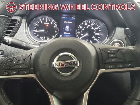 Used 2018 Nissan Rogue SV image 19