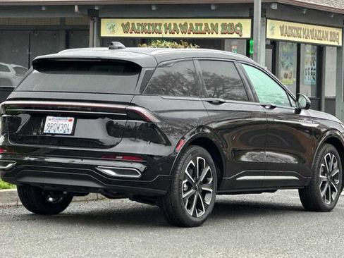 Used 2024 Lincoln Nautilus Reserve w/ Equipment Group 202A image 3