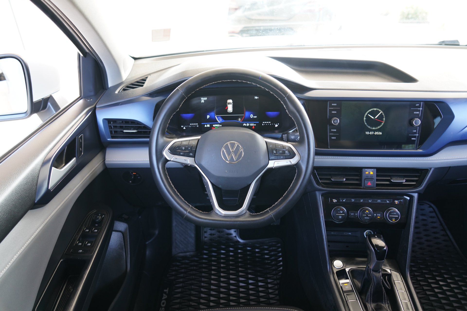 Certified 2024 Volkswagen Taos SE FWD image 26