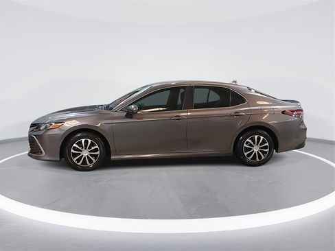 Used 2022 Toyota Camry LE image 8