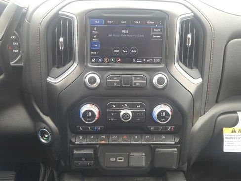 Used 2023 GMC Sierra 2500 AT4 w/ AT4 Preferred Package AWD/4WD image 29