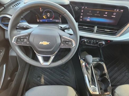 Used 2025 Chevrolet Trax LT w/ Driver Confidence Package image 28