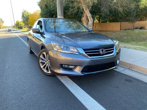 Used 2015 Honda Accord Sport image 2