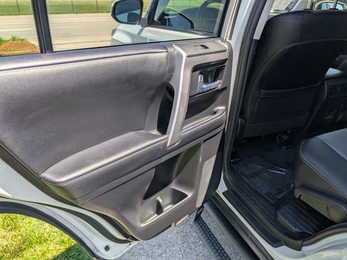 Used 2022 Toyota 4Runner SR5 Premium w/ Moonroof Package AWD/4WD image 25