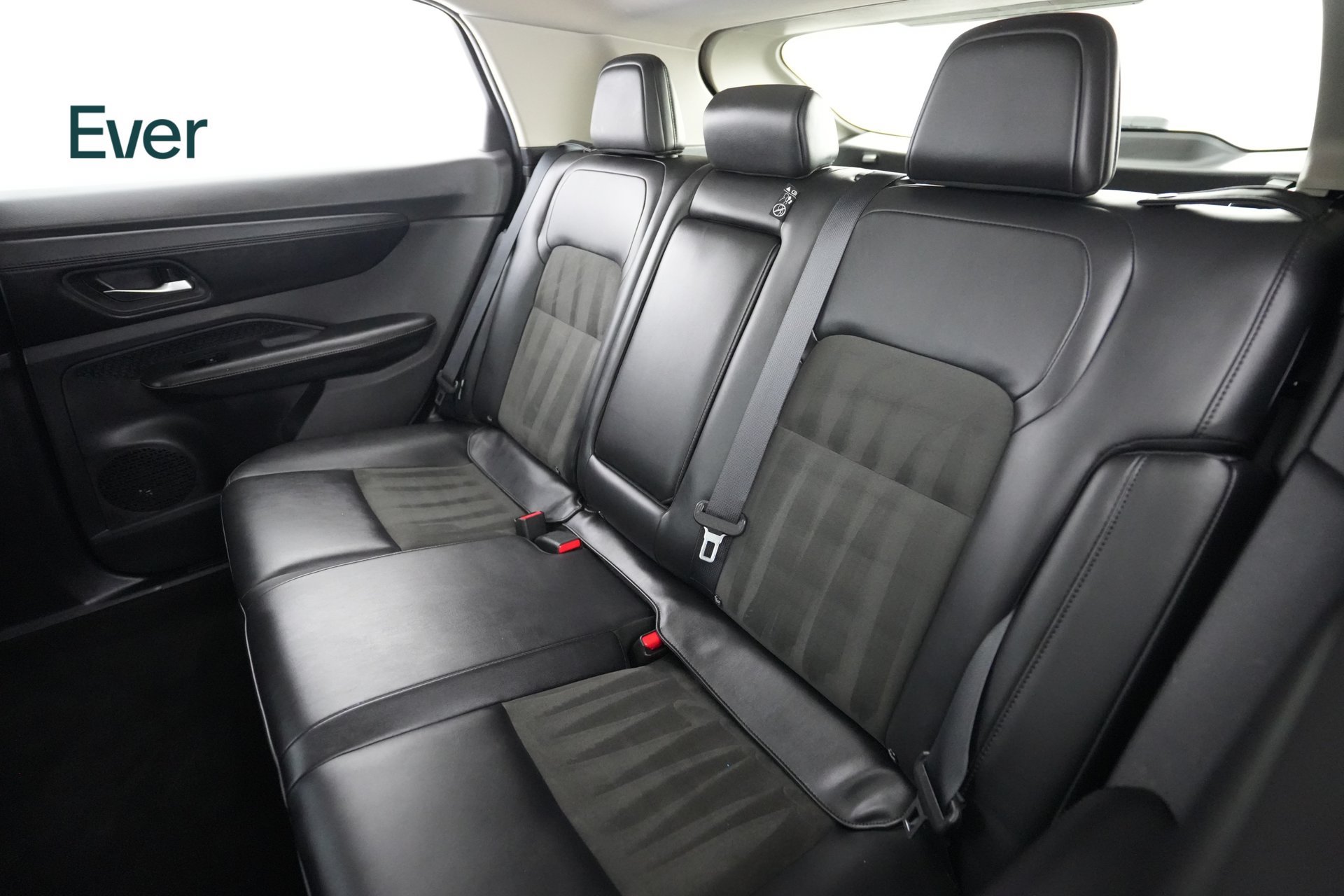 Used 2023 Nissan Ariya FWD image 24