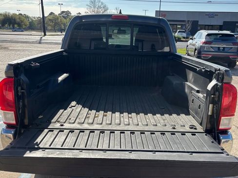 Used 2016 Toyota Tacoma SR5 w/ SR5 Appearance Package (SN) image 7