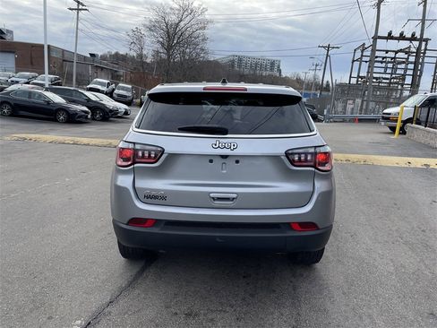 Used 2023 Jeep Compass Sport image 4