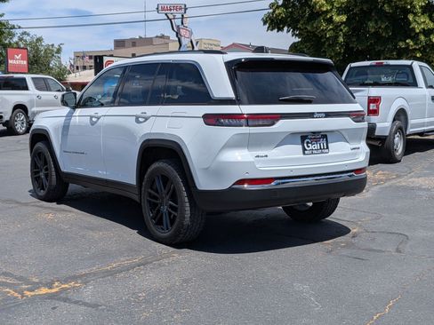 Used 2023 Jeep Grand Cherokee Limited w/ Trailer Tow Prep Group (B) AWD/4WD image 8