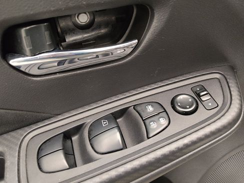 Used 2021 Nissan Versa SV image 27