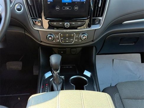 Used 2023 Chevrolet Traverse LT image 15