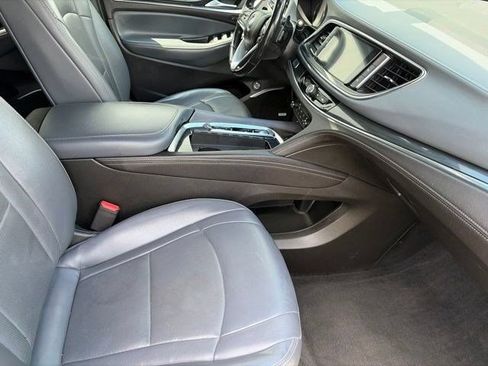 Used 2022 Buick Enclave Premium AWD/4WD image 39