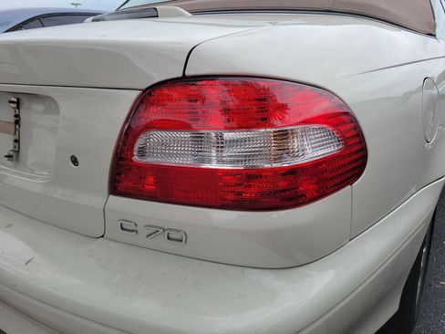 Used 2004 Volvo C70 HT image 10