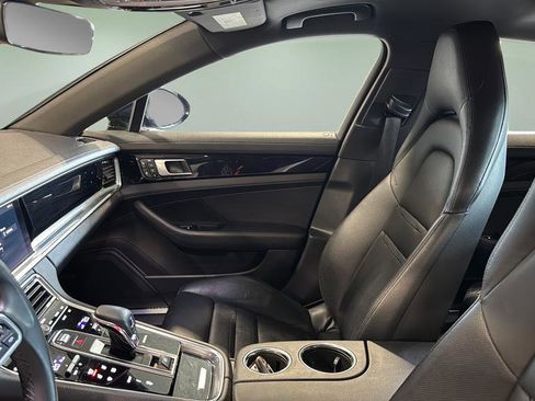 Used 2018 Porsche Panamera 4 image 2