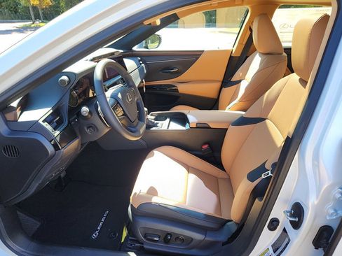 New 2025 Lexus ES 350 w/ Premium Package image 9