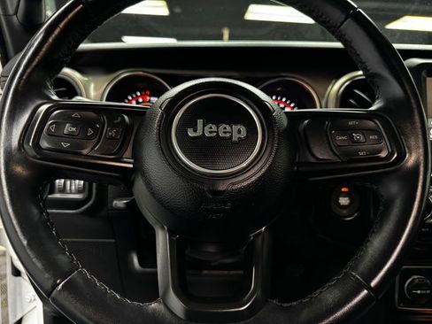 Used 2022 Jeep Gladiator Willys image 22