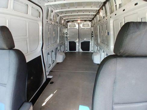 Used 2022 Mercedes-Benz Sprinter 2500 image 17