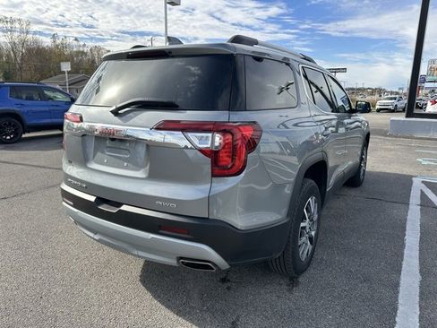 Used 2023 GMC Acadia SLT w/ Technology Package image 16