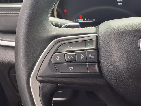 Used 2025 Jeep Grand Cherokee Altitude image 15