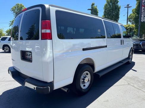 Used 2025 Chevrolet Express 3500 LT w/ LT Preferred Equipment Group RWD image 5