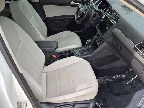Used 2020 Volkswagen Tiguan SE w/ Panoramic Sunroof Package FWD image 30